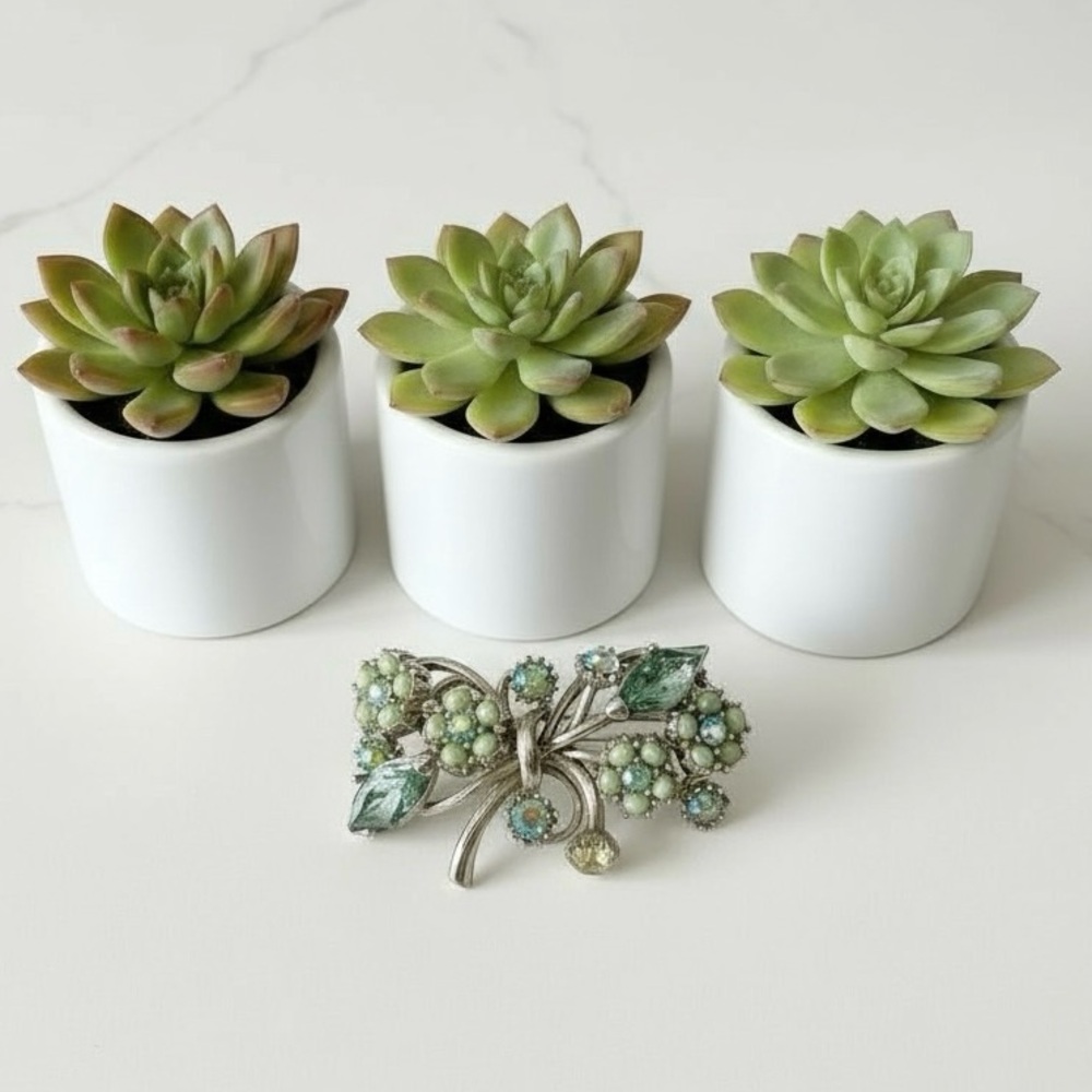 HOLLYCRAFT Vintage 1960s Green Aurora Borealis Rhinestone Floral Spray Brooch